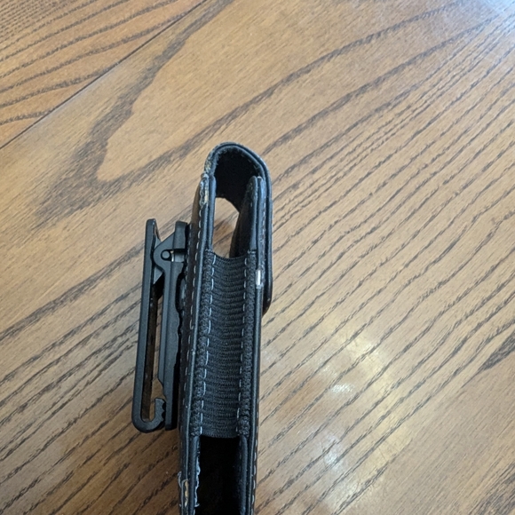 Leather Phone Case, Holster for BlackBerry phone. Clip works. - Picture 4 of 5